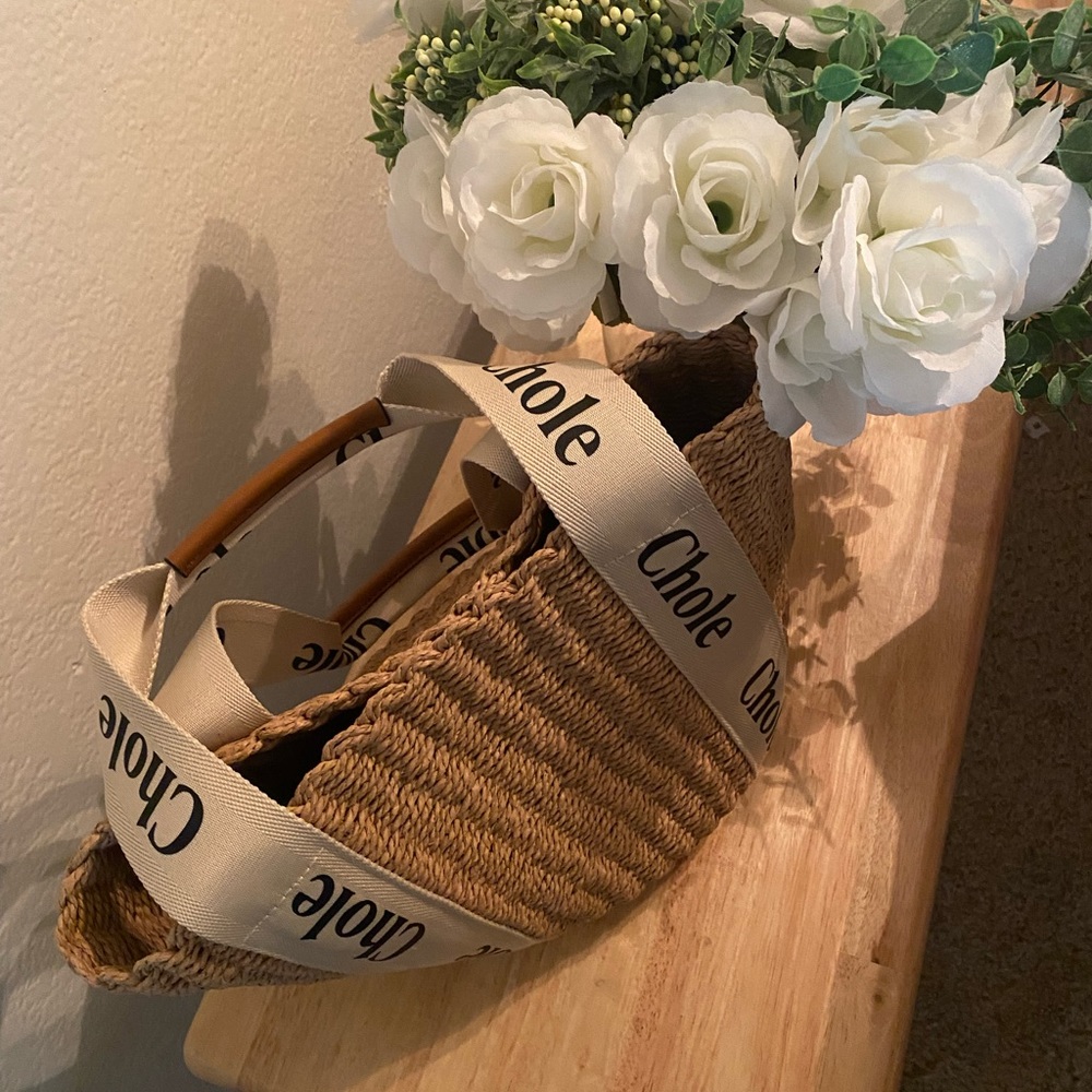 Chole straw bag. This is not a Chloé. The bag says Chole.